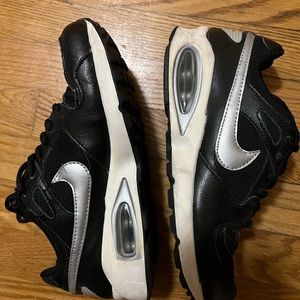 Women’s Nike Airmax SC leather lace up sneakers